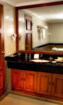 golden boutique hotel melawai