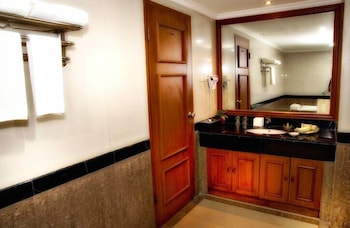 golden boutique hotel melawai