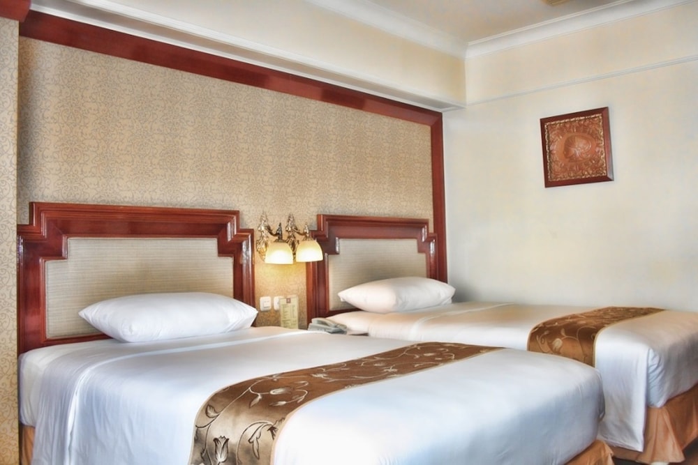 golden boutique hotel melawai