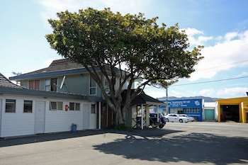 midway pacifica lodge