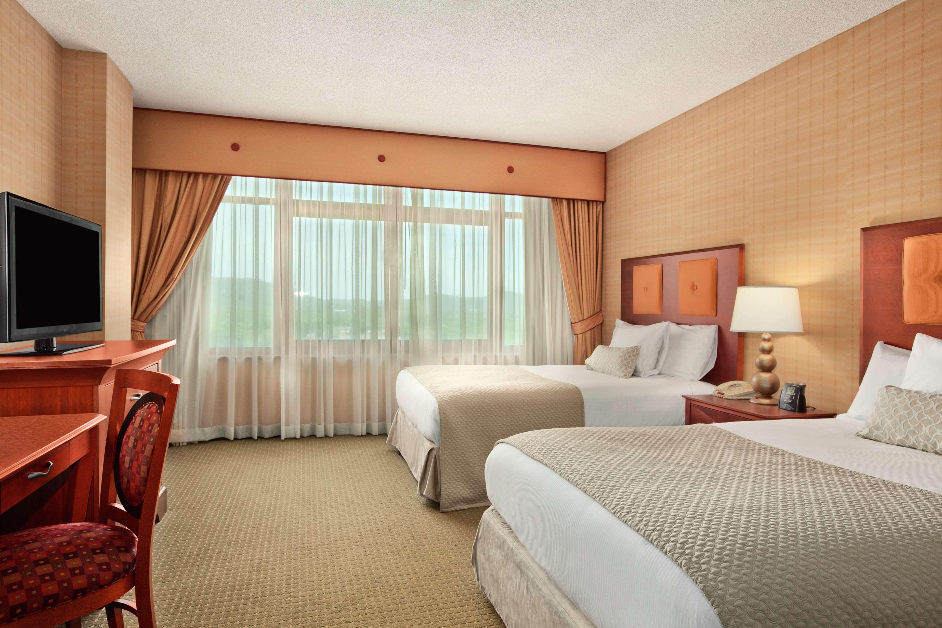 embassy suites by hilton at hot springs convention center