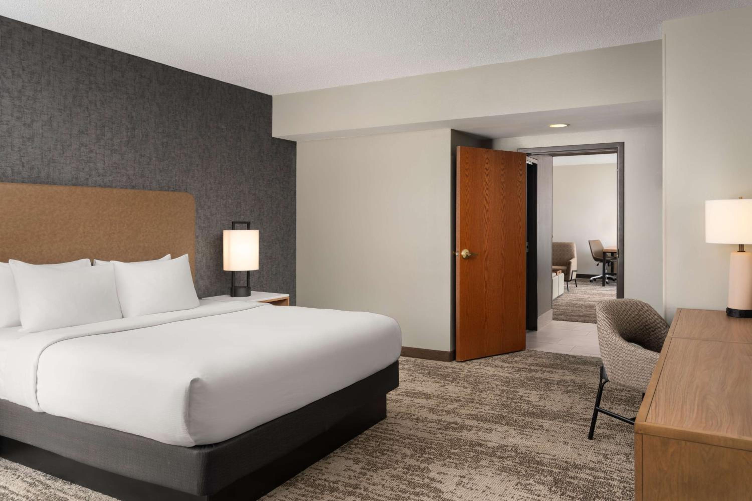 embassy suites by hilton at hot springs convention center
