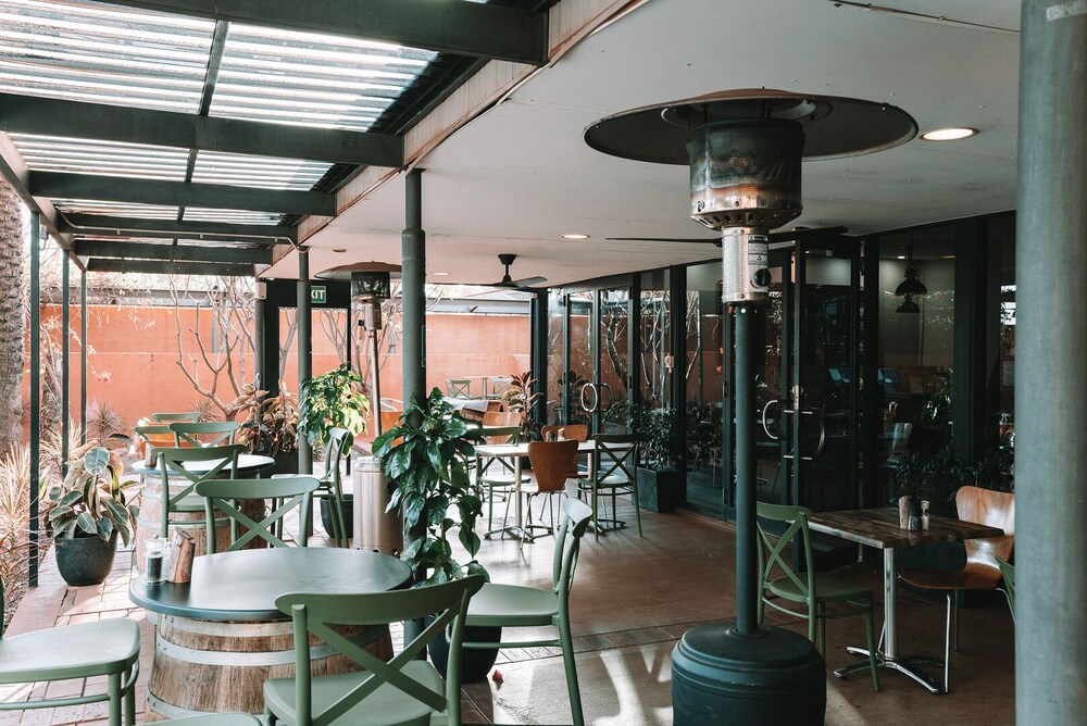 The Lodge Motel, Newman,Margaret River>>Cable Beach,3 star
