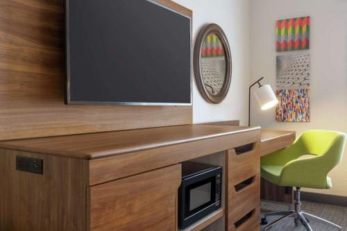 hampton inn and suites houston cypress station