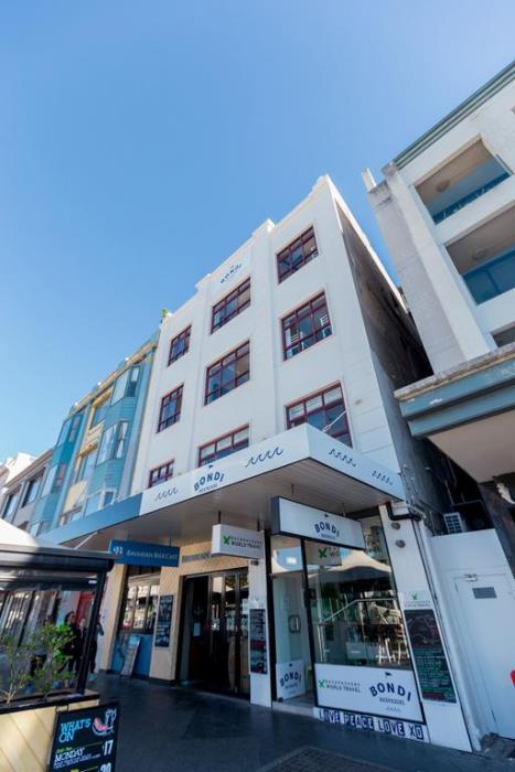 wake up bondi beach hostel