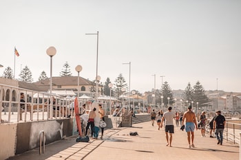 wake up bondi beach hostel
