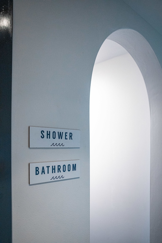 wake up bondi beach hostel