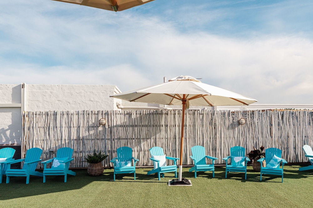 wake up bondi beach hostel