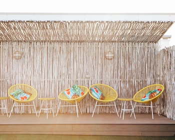 wake up bondi beach hostel