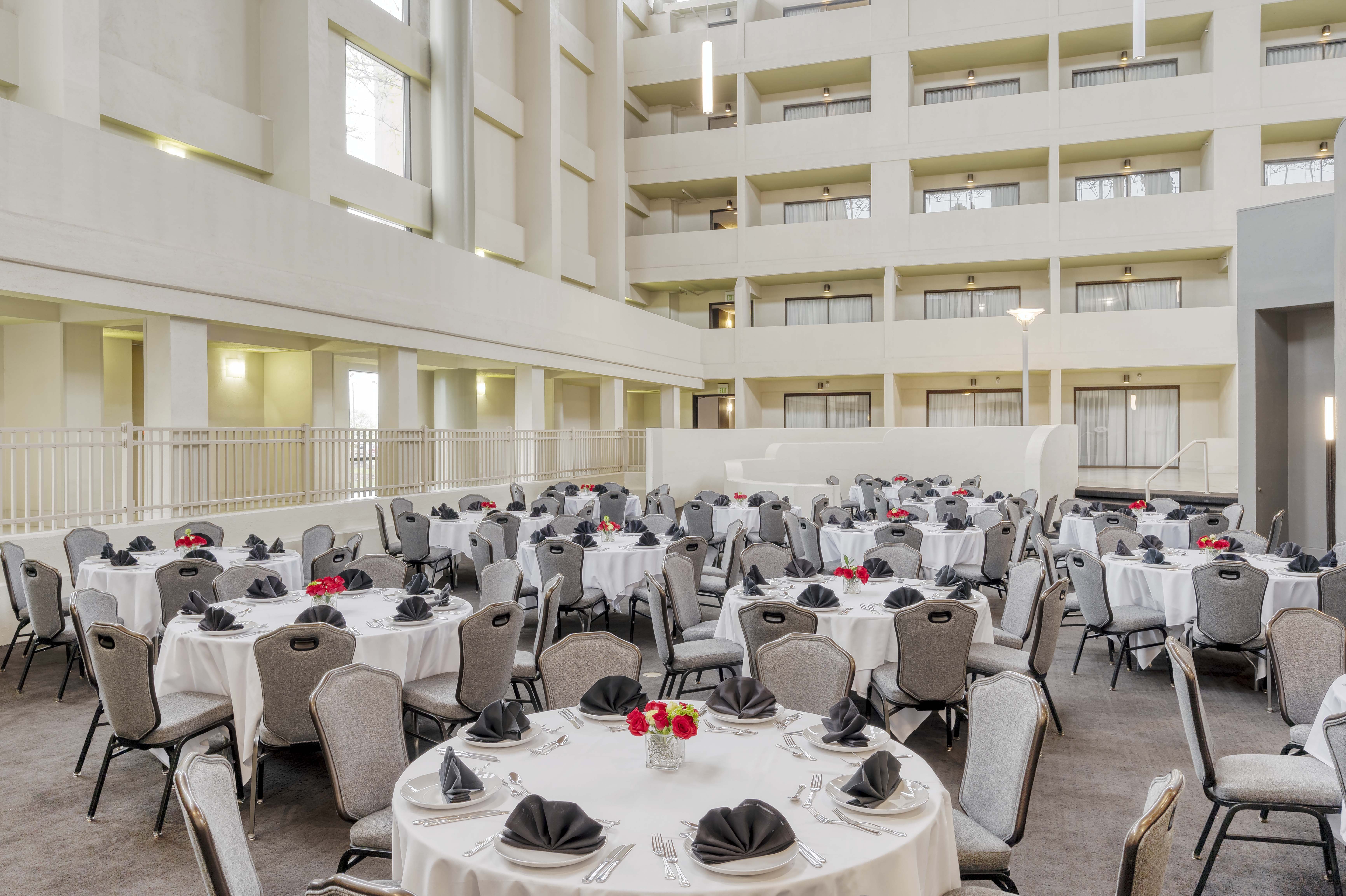 crowne plaza indianapolis airport by ihg