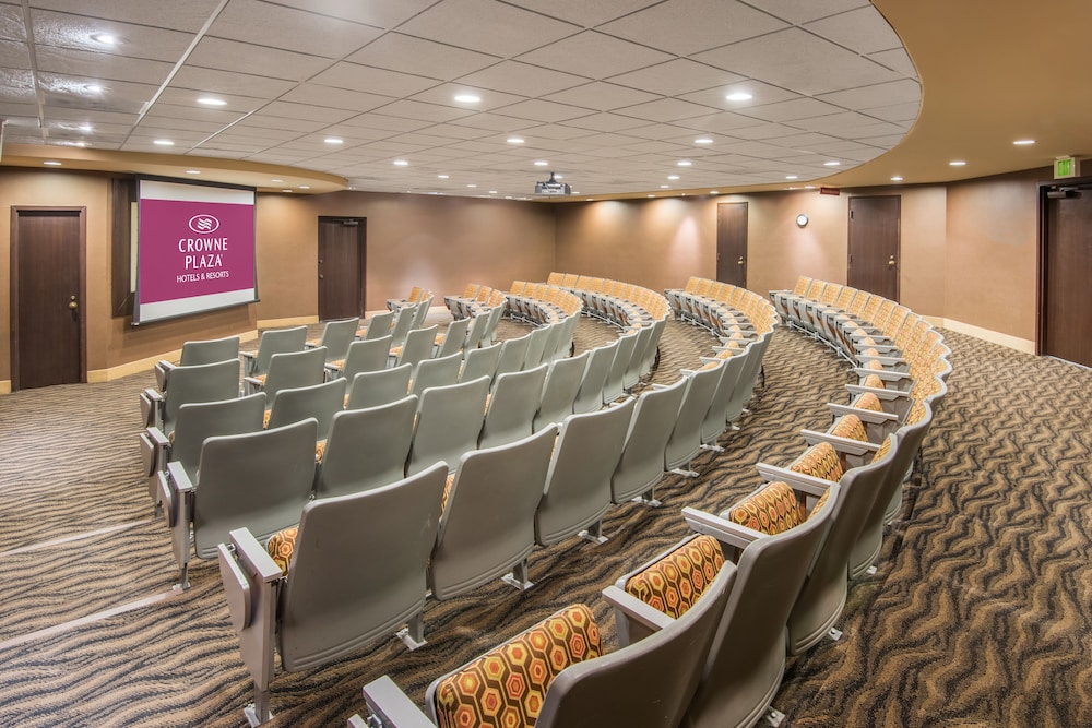 crowne plaza indianapolis airport by ihg