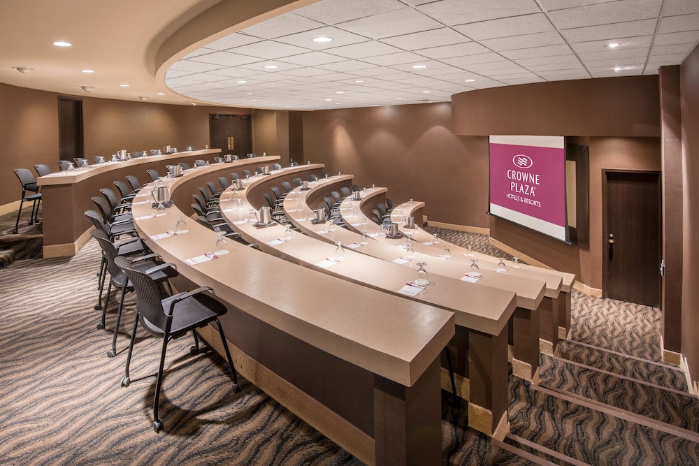 crowne plaza indianapolis airport by ihg
