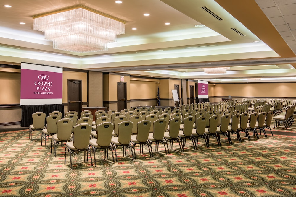 crowne plaza indianapolis airport by ihg