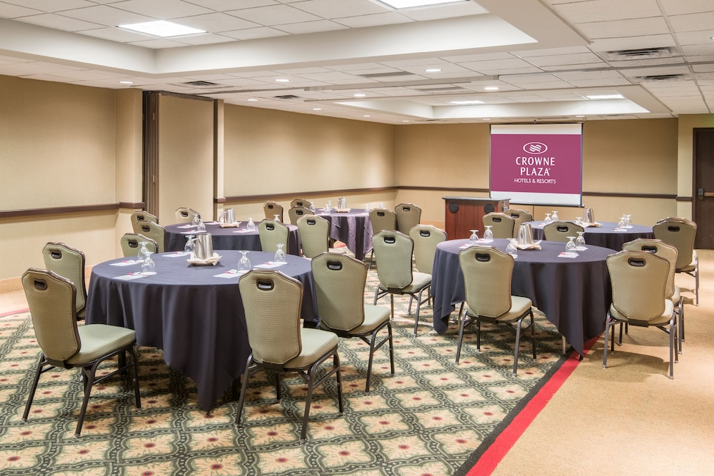crowne plaza indianapolis airport by ihg