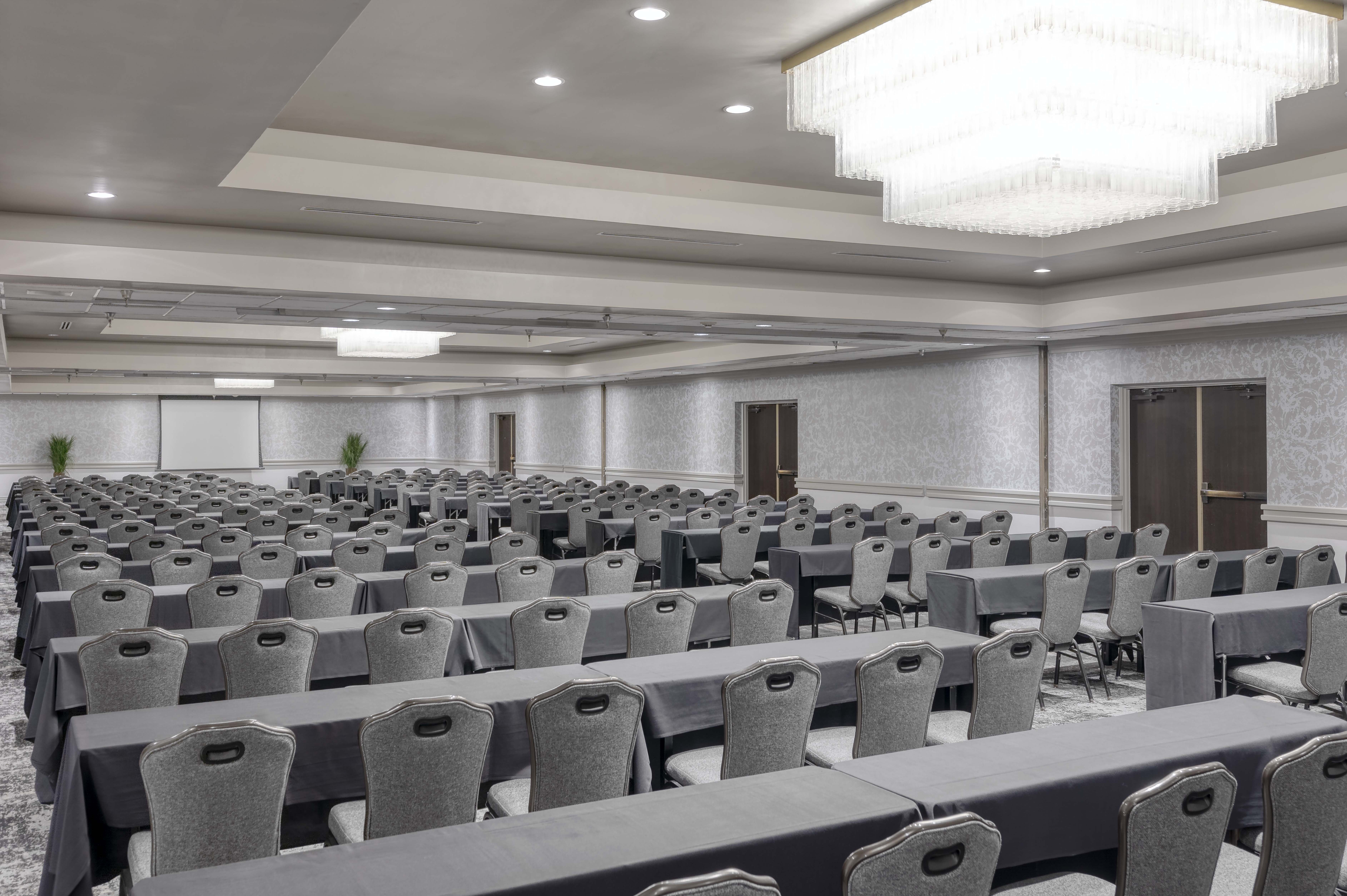 crowne plaza indianapolis airport by ihg