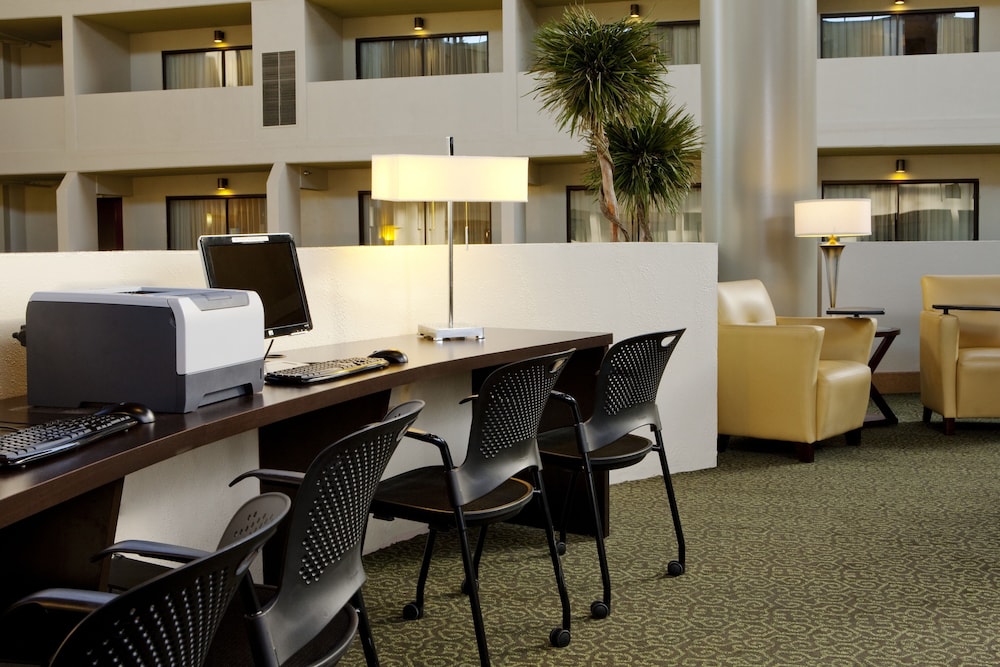 crowne plaza indianapolis airport by ihg