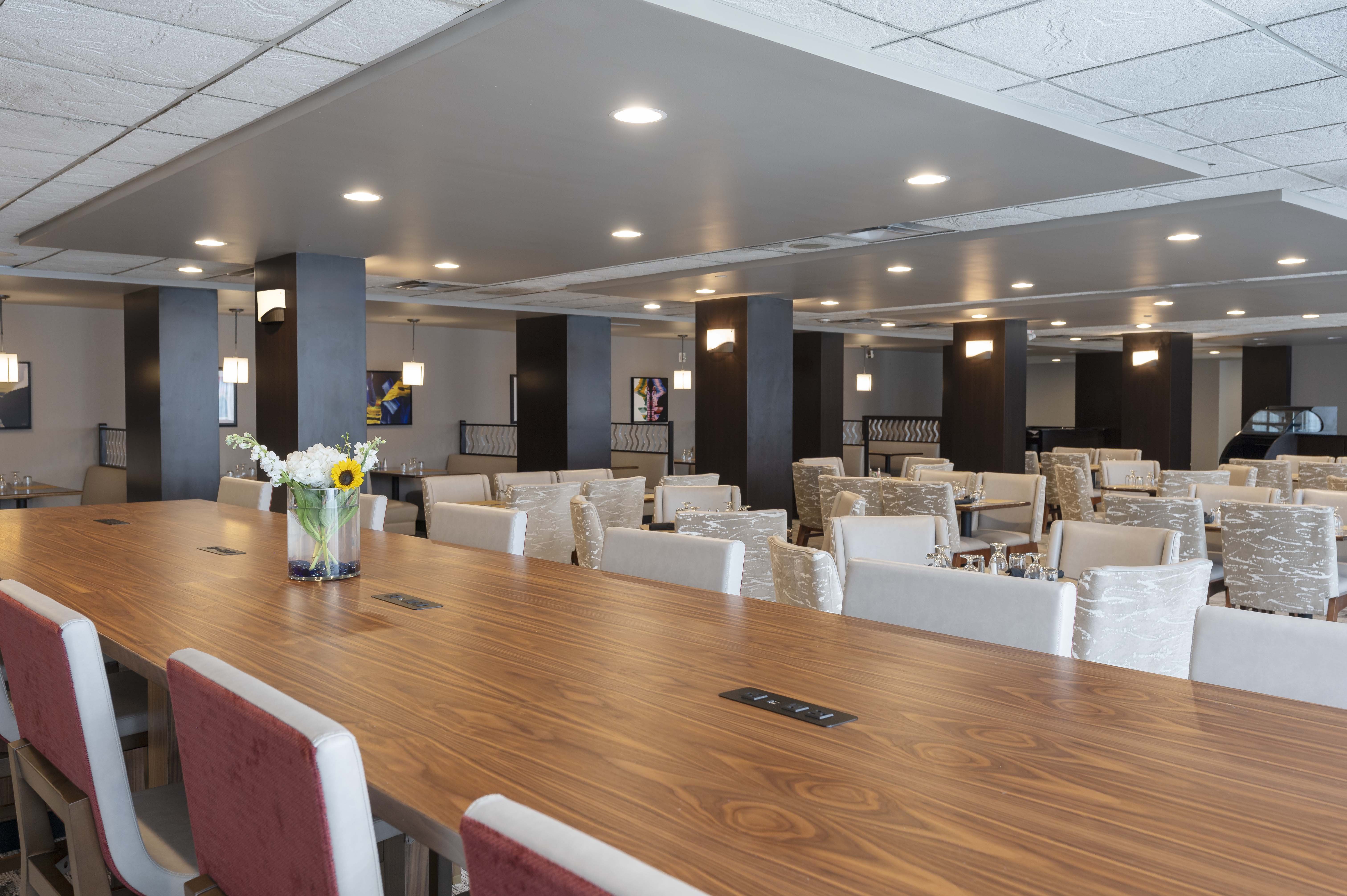 crowne plaza indianapolis airport by ihg