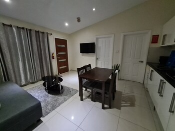 hibiscus rodeo apartments