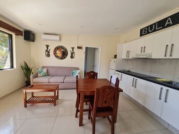 hibiscus rodeo apartments