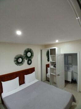 hibiscus rodeo apartments