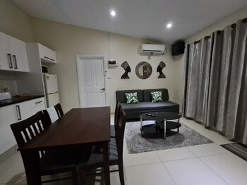 hibiscus rodeo apartments