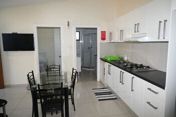 hibiscus rodeo apartments