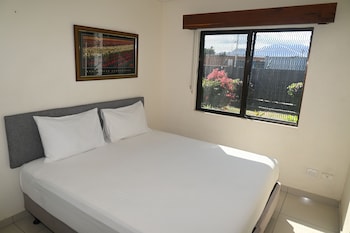 hibiscus rodeo apartments