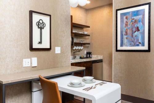 homewood suites by hilton indianapolis downtown