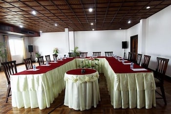 sengtawan riverside hotel