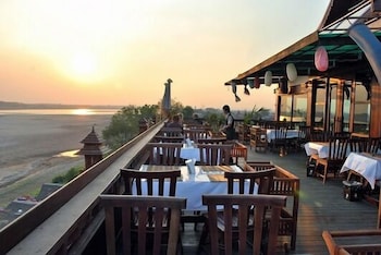 sengtawan riverside hotel