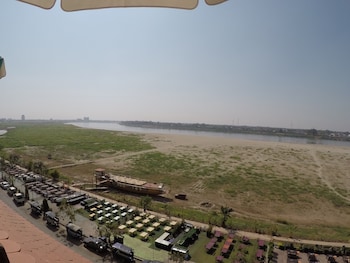 sengtawan riverside hotel