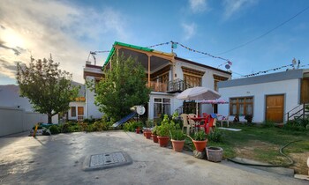 yanglha guest house