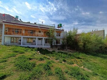yanglha guest house