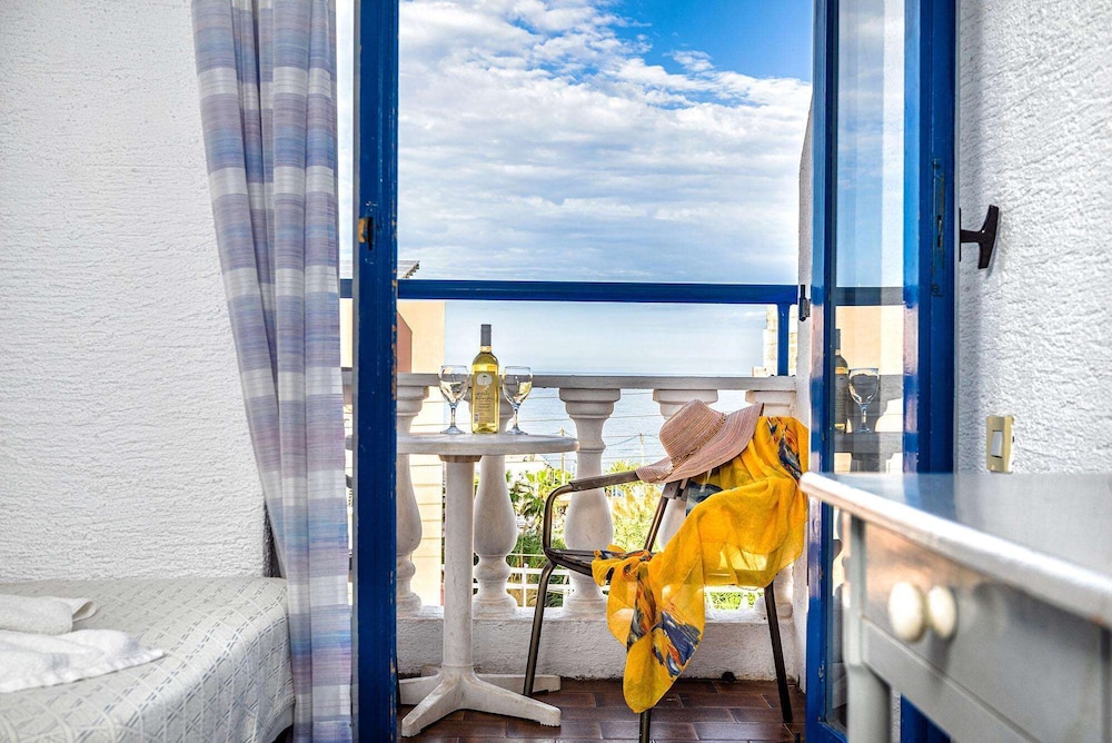 iro hotel