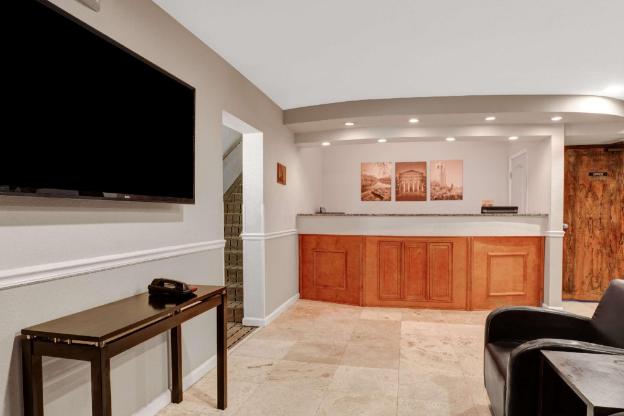 super 8 by wyndham gainesville i 75 hospital university area