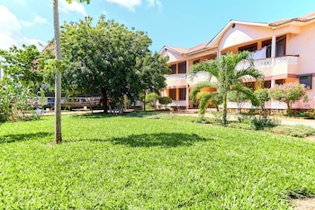 diani beach road apartment