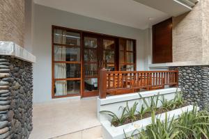 fourteen roses beach hotel