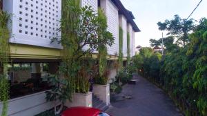 fourteen roses beach hotel