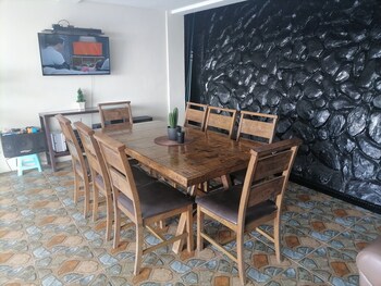 tagaytay rotunda staycation