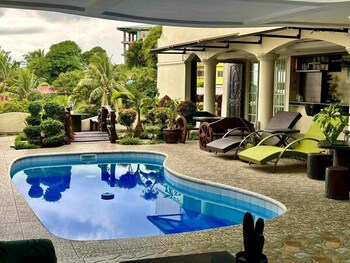 tagaytay rotunda staycation