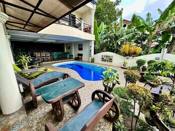 tagaytay rotunda staycation