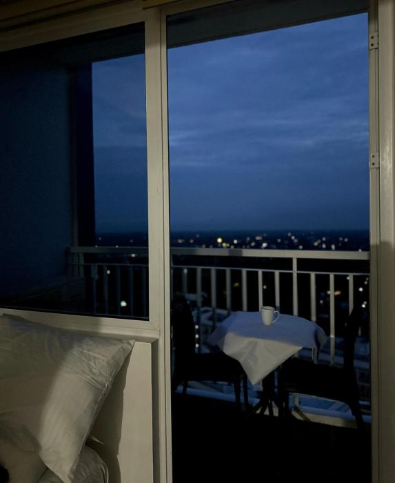 tagaytay rotunda staycation