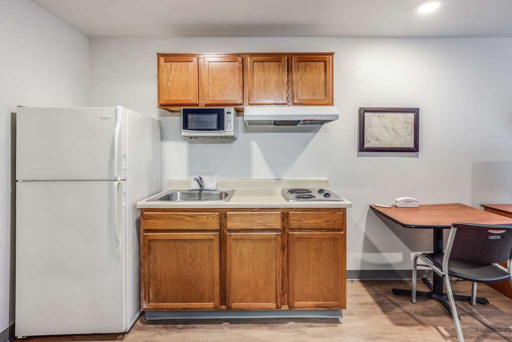 extended stay america select suites tallahassee east