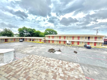 Welcome Motel,817 East Veterans Memorial Boulevard,0 star