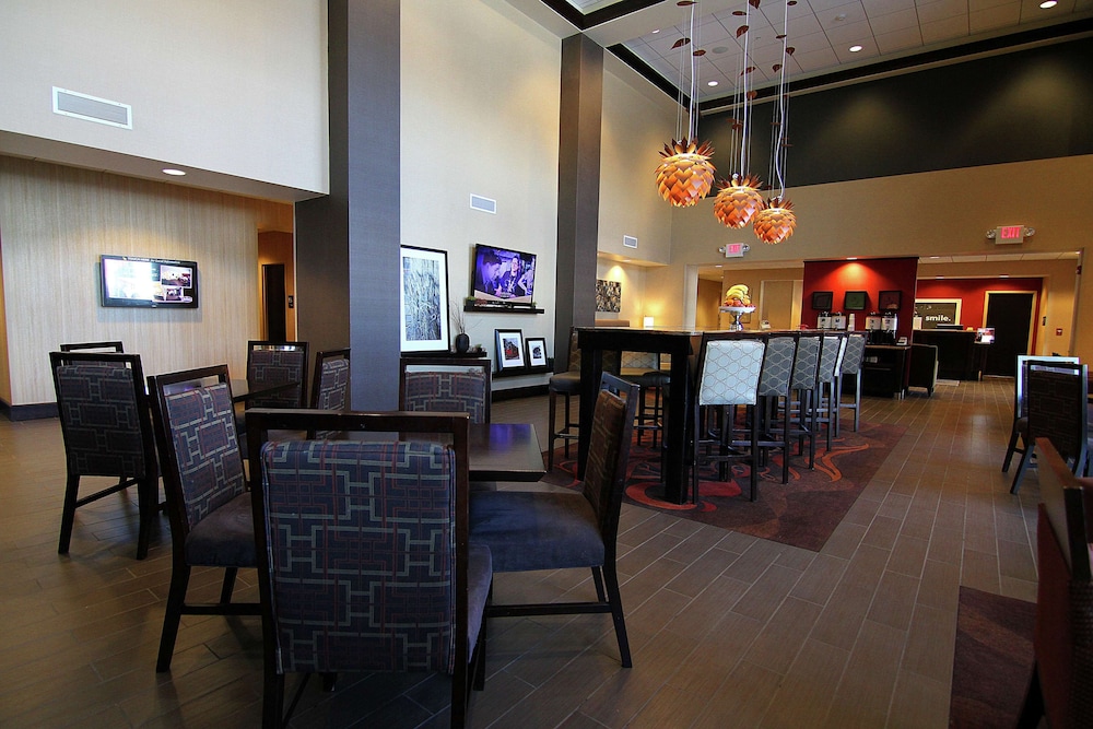 hampton inn and suites grand forks