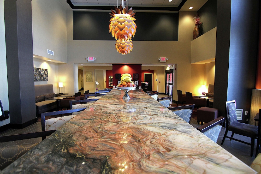 hampton inn and suites grand forks