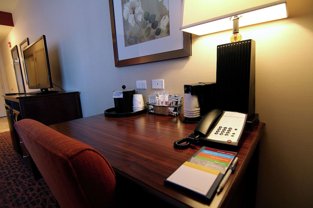 hampton inn and suites grand forks