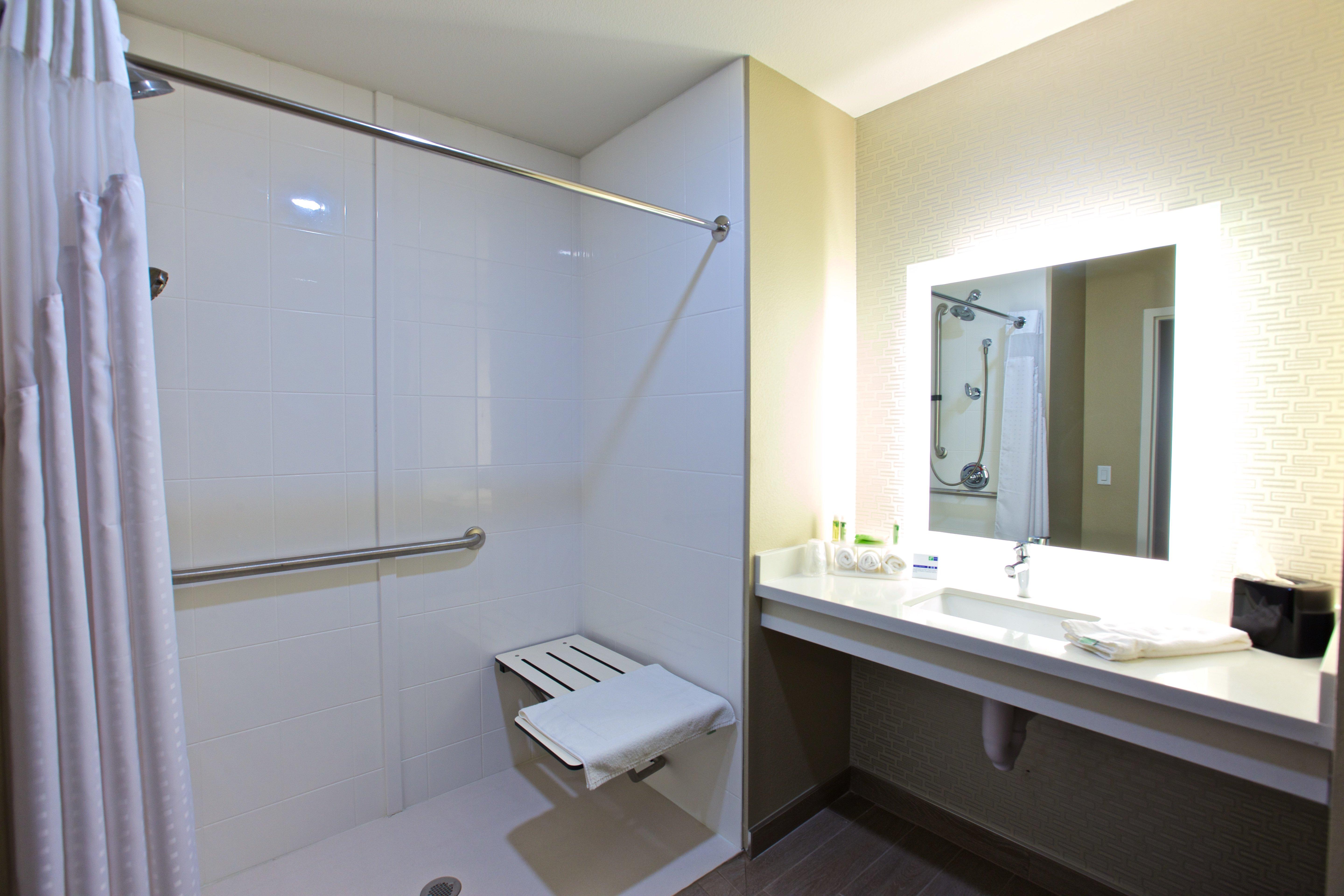 holiday inn express fargo sw i 94 45th st