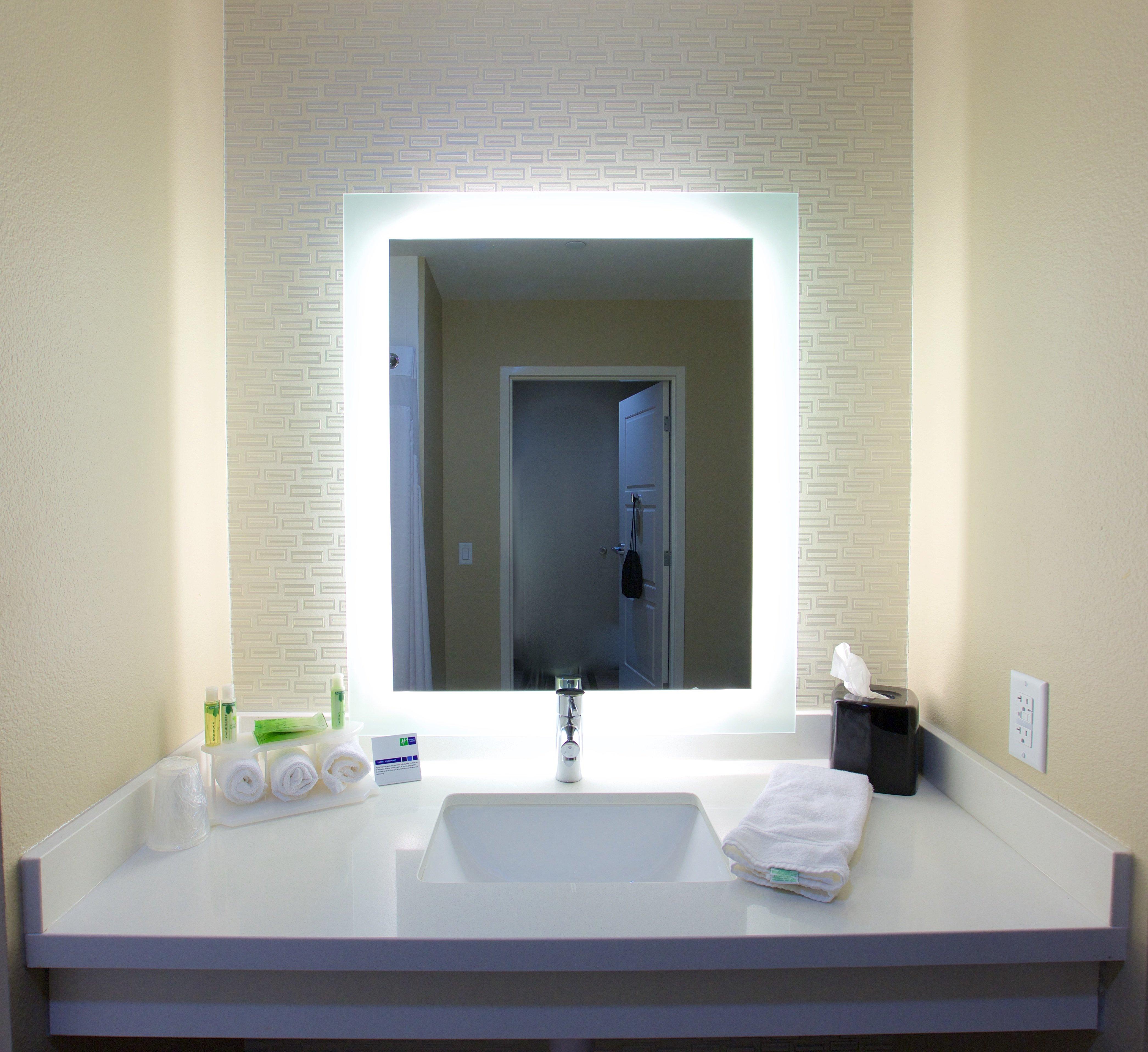 holiday inn express fargo sw i 94 45th st