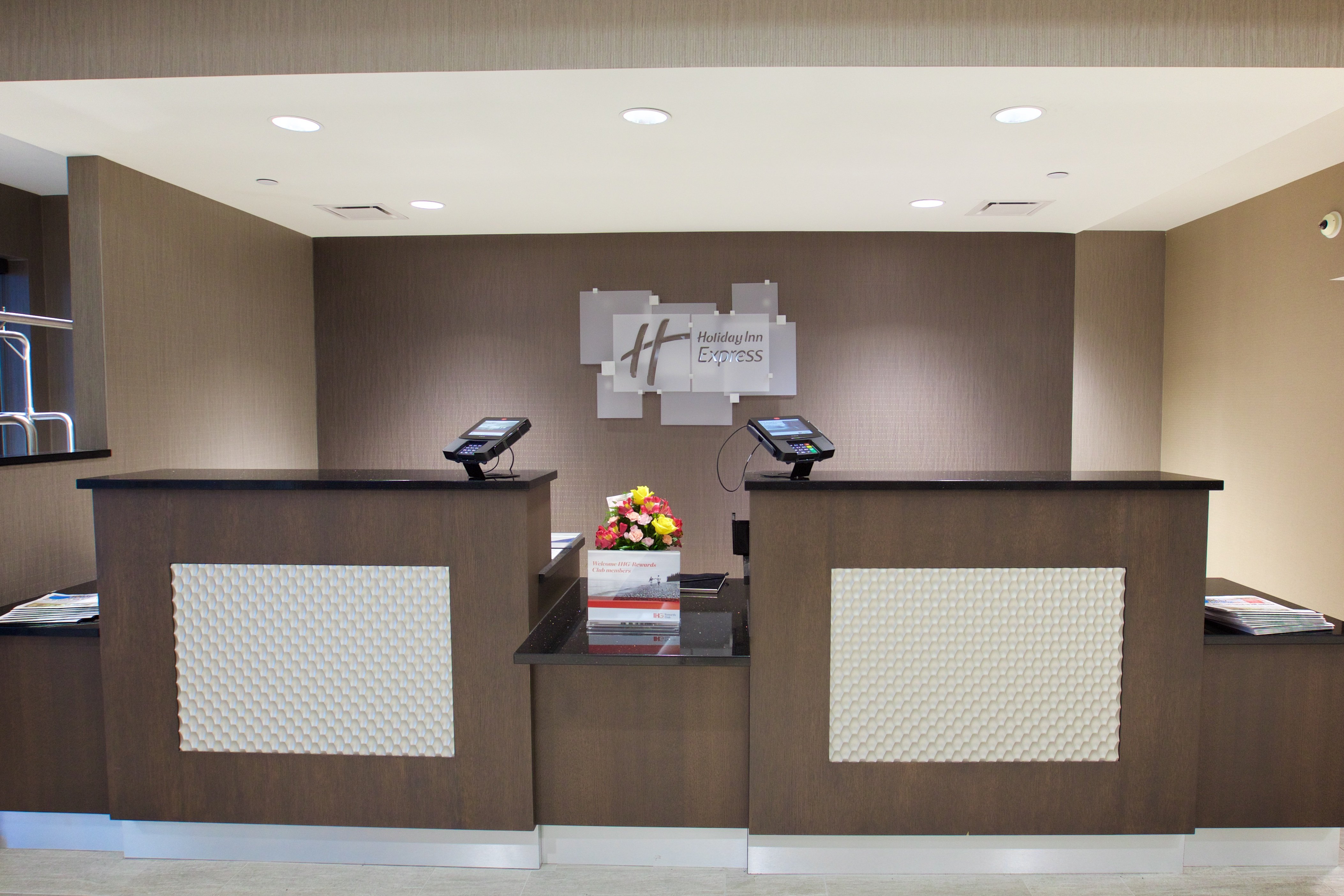 holiday inn express fargo sw i 94 45th st